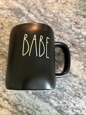 🇺🇸$5🇺🇸 Rae Dunn Matte Black "BABE" Ceramic Mug GUC